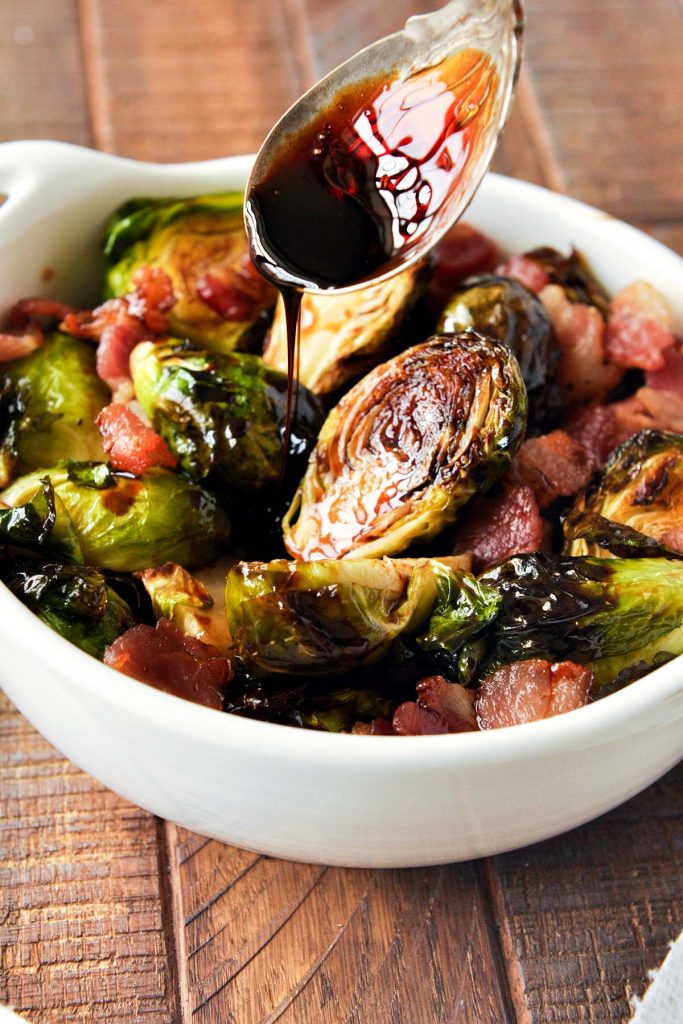 Knuspriger Rosenkohl mit Balsamico aus der Heißluftfritteuse