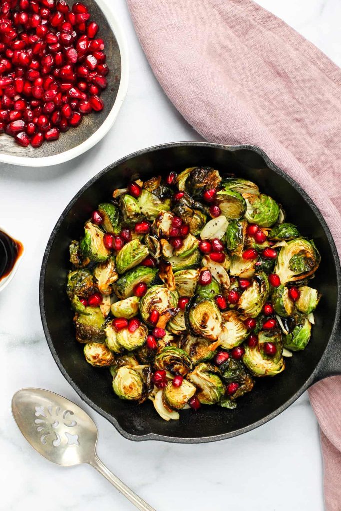 Rosenkohl mit Balsamico in der Heißluftfritteuse angerichtet